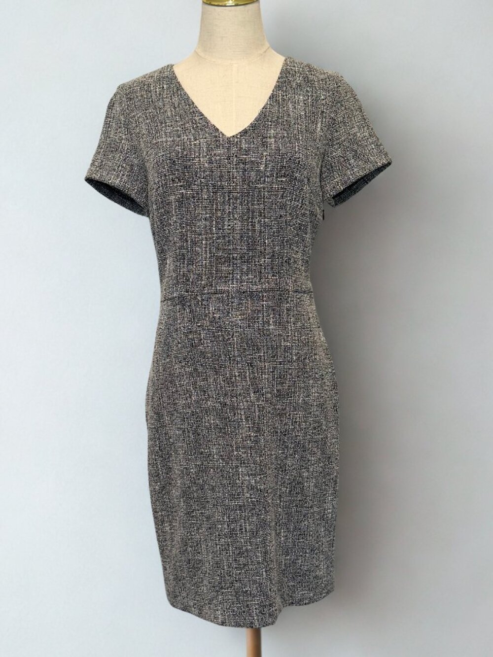 Banana Republic Gray Textured Business Casual Dress - Size 4 - Picture 1 of 11
